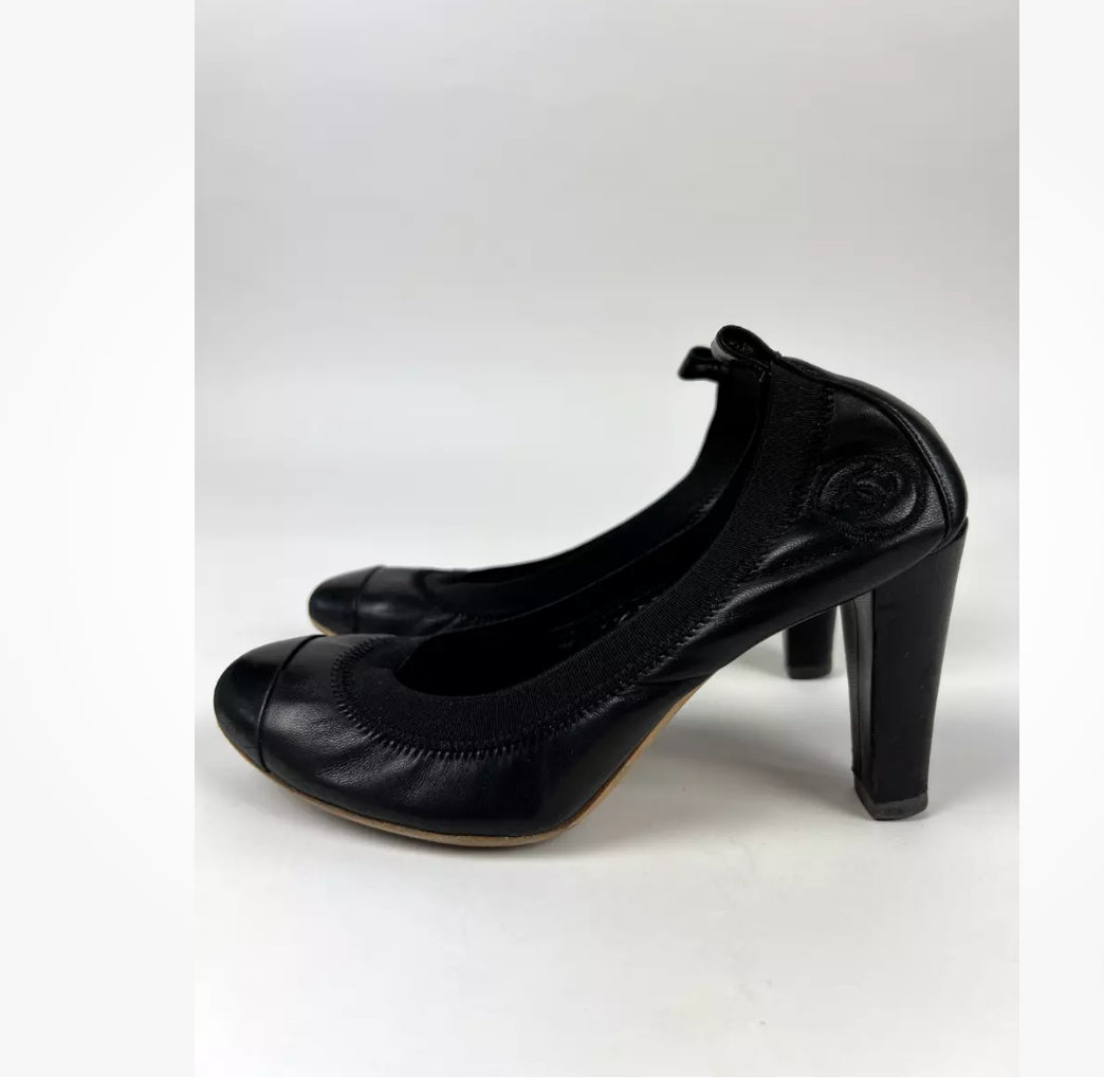 Chanel Interlocking Logo Pumps