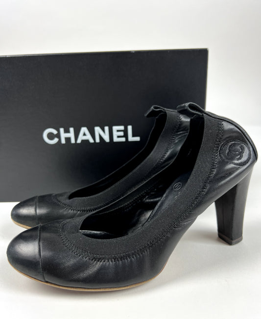 Chanel Interlocking Logo Pumps